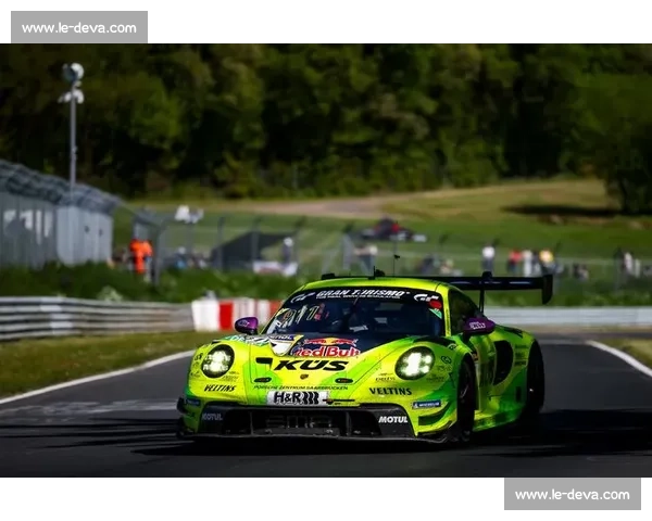 氢能源跑车竞速，绿色科技驱动，为赛车运动注入新活力