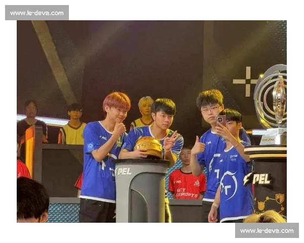 战队分析：XX战队近期状态火爆，能否在XX杯上一路高歌猛进