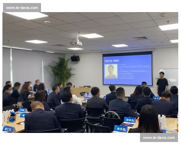 英雄联盟的“幕后英雄”：解说们如何炼成金牌分析师